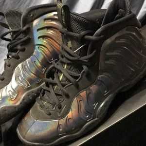 Black nike Foam posite